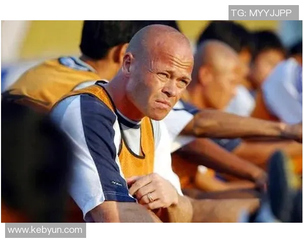 屠夫足球传奇：从街头少年到绿茵场的顶级杀手