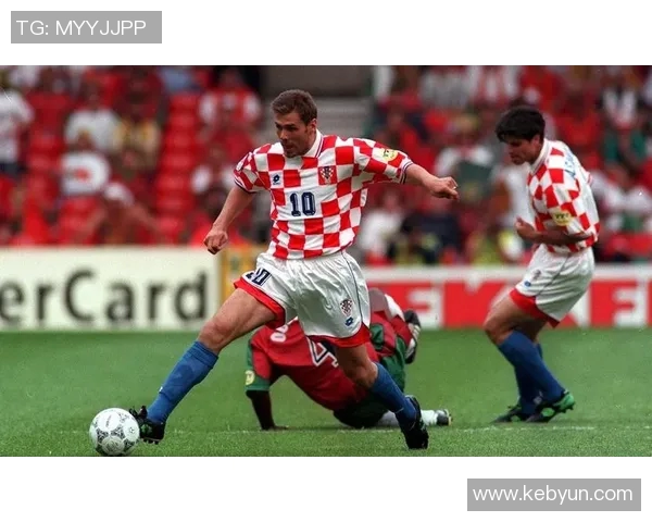 克罗地亚足球传奇球星回顾：从黄金一代到后起之秀的崛起