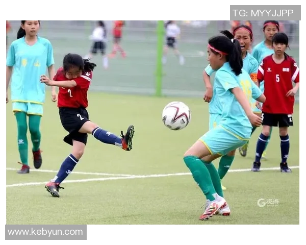 荷兰足球小将逆风崛起用青春与激情书写绿茵新传奇 荷兰足球小将逆风崛起用青春与激情书写绿茵新传奇